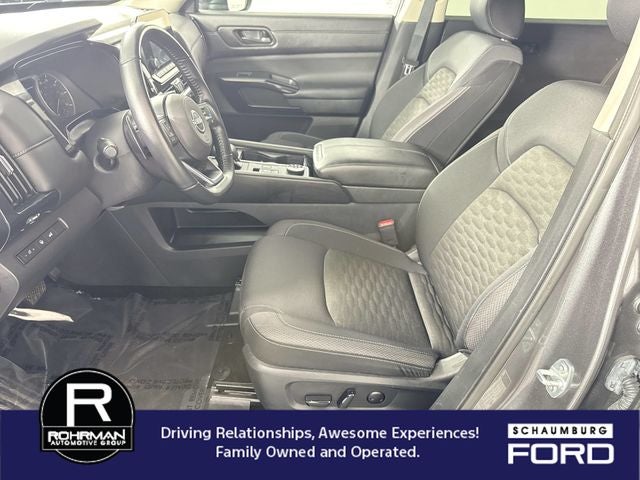 2025 Nissan Pathfinder SV