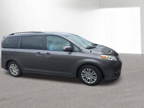 2013 Toyota Sienna XLE 8 Passenger