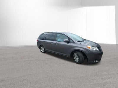2013 Toyota Sienna XLE 8 Passenger