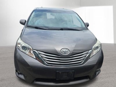 2013 Toyota Sienna XLE 8 Passenger