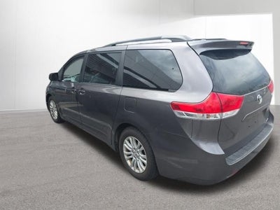 2013 Toyota Sienna XLE 8 Passenger