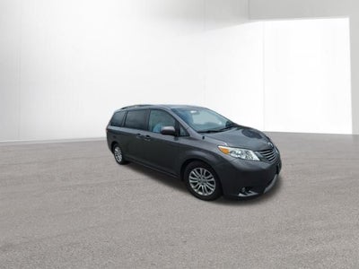 2013 Toyota Sienna XLE 8 Passenger