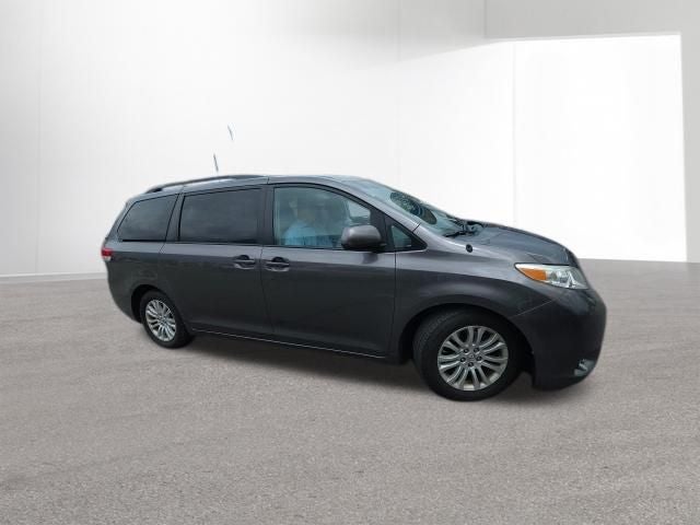 2013 Toyota Sienna XLE 8 Passenger