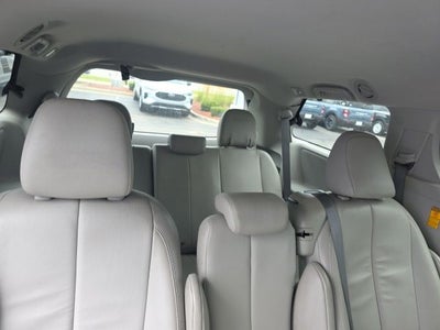 2013 Toyota Sienna XLE 8 Passenger