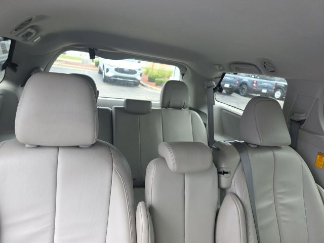 2013 Toyota Sienna XLE 8 Passenger