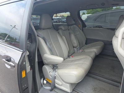 2013 Toyota Sienna XLE 8 Passenger