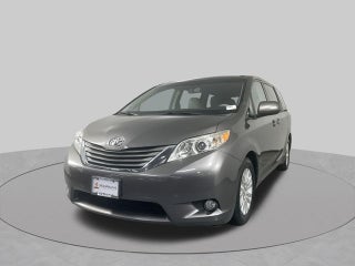 2013 Toyota Sienna XLE 8 Passenger