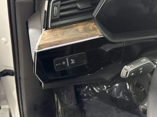 2019 Audi e-tron Prestige quattro