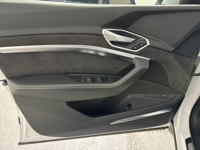 2019 Audi e-tron Prestige quattro