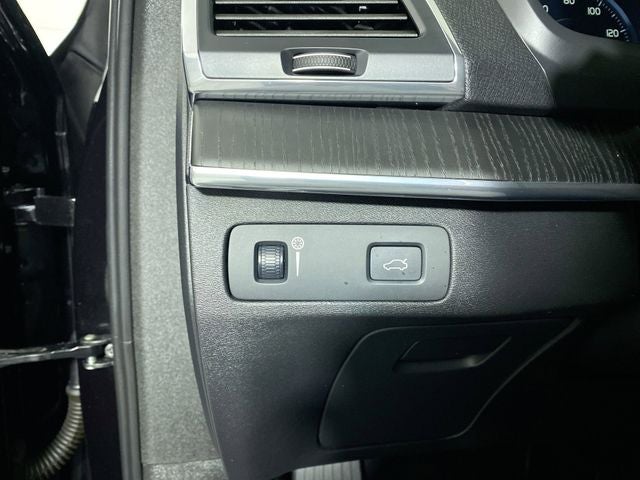 2020 Volvo XC90 T6 Momentum