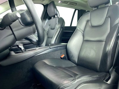 2020 Volvo XC90 T6 Momentum