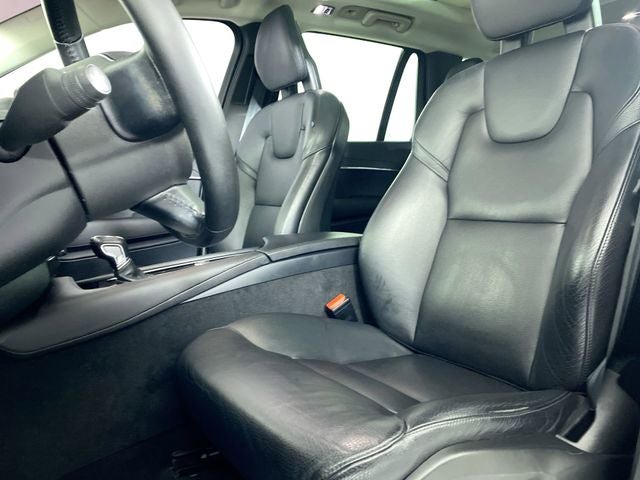 2020 Volvo XC90 T6 Momentum