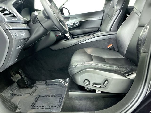 2020 Volvo XC90 T6 Momentum