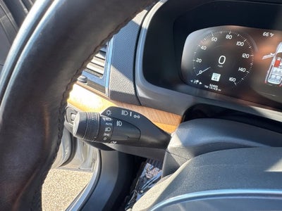 2021 Volvo XC90 T6 Momentum