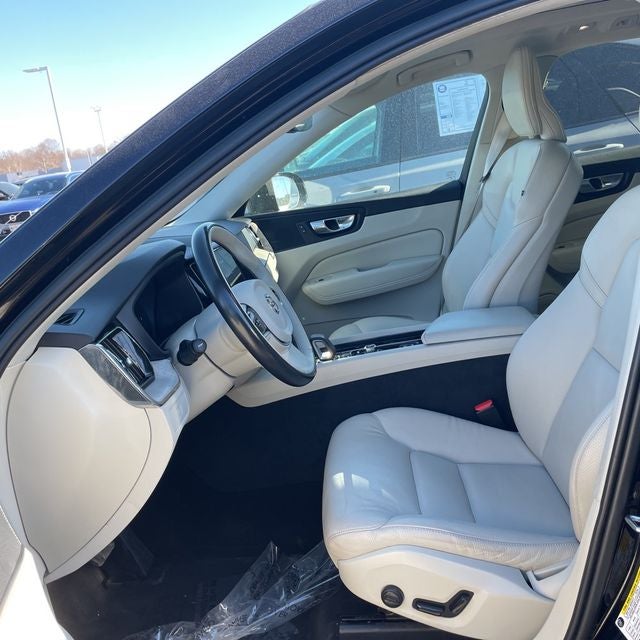 2023 Volvo XC60 B5 Plus Bright Theme